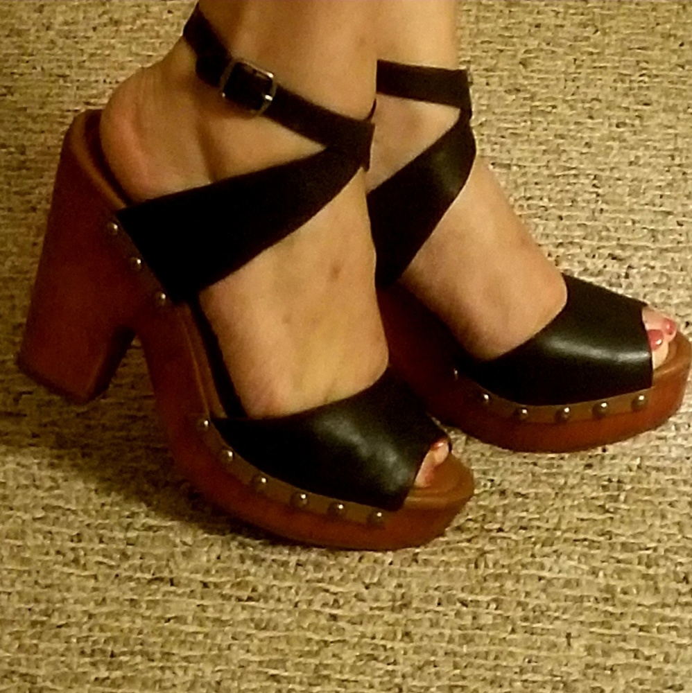 Lucky Brand ☘ Block Heel Studded Wooden Sandals